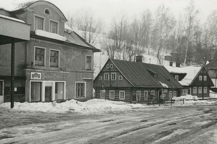 Dolní náměstí 1996